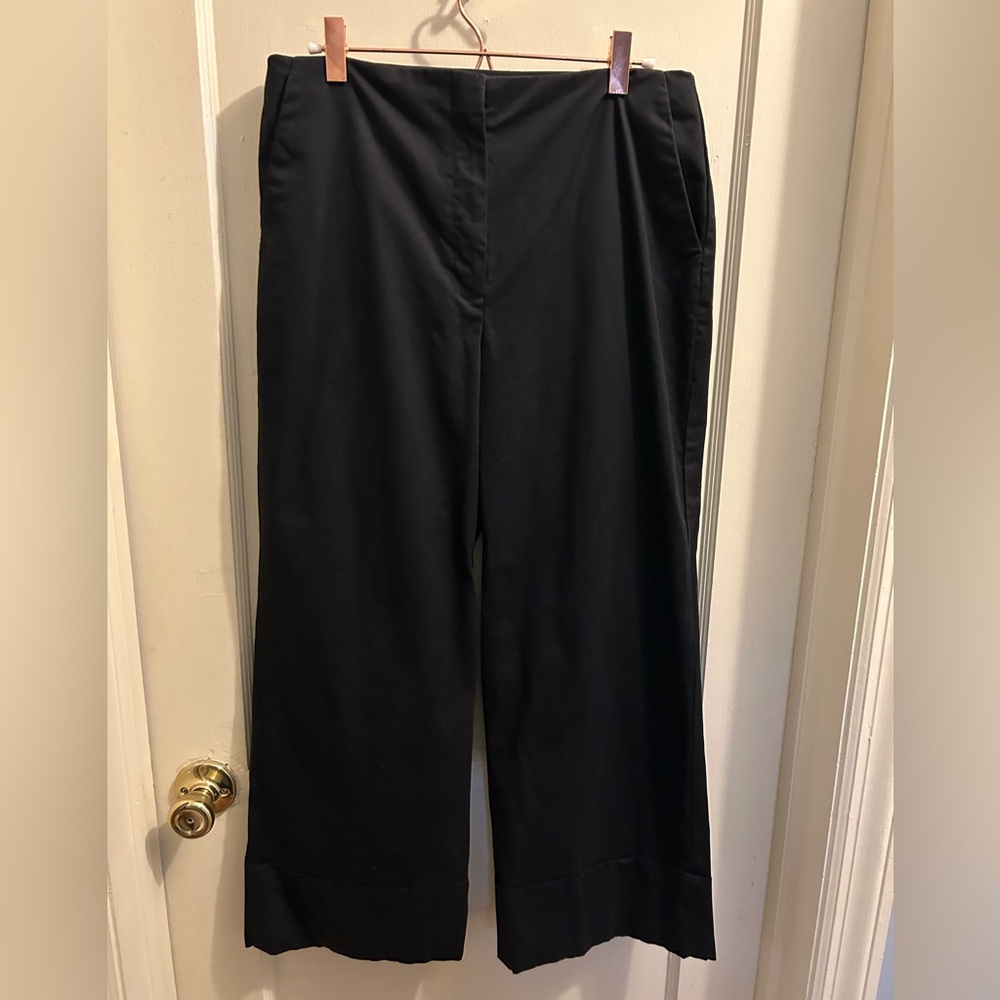 Theory black wide leg career pant women’s 6. Wide cuff‎ bottom.